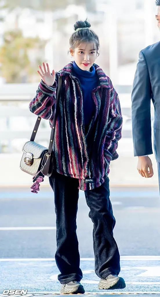 韓星街拍 | 蛀牙警告！IU的街拍怕是比她的歌還要甜