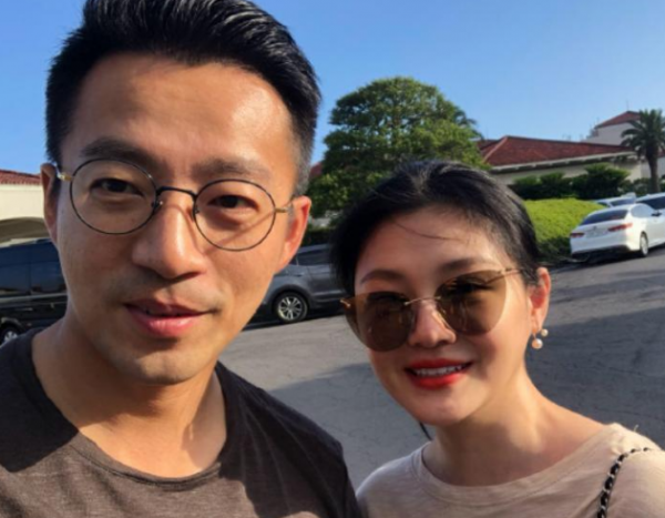 汪小菲離婚後異性緣爆棚,新店開業被女粉追著合影,被贊真人更帥 汪小菲離婚後異性緣爆棚,新店開業被女粉追著合影,被贊真人更帥