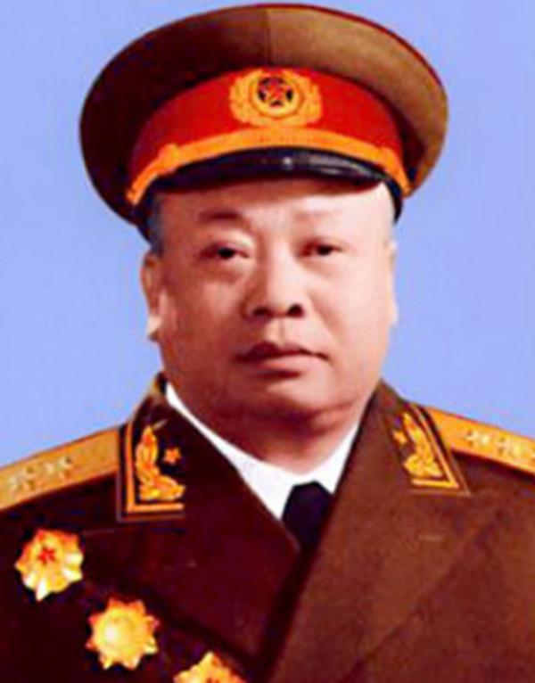 此開國上將55歲病逝，4架飛機護送其骨灰，3大將15上將為他迎靈