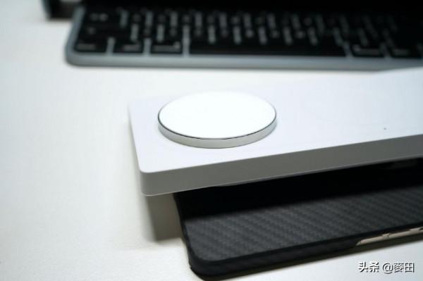 不插線、充滿電，iPhone13 mini全套無線充電體驗分享