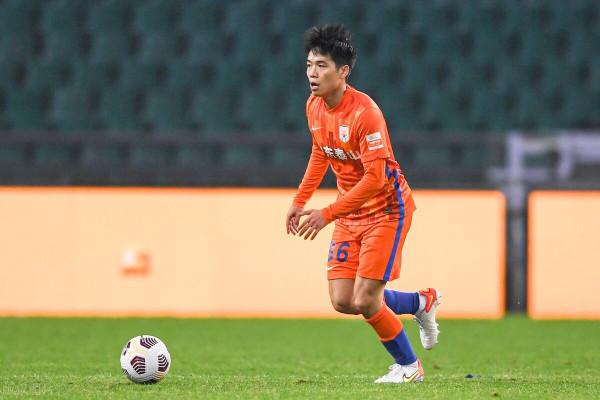 泰山隊打國安隊的首發有點意外，輪換的球員大部分都是要離隊的？