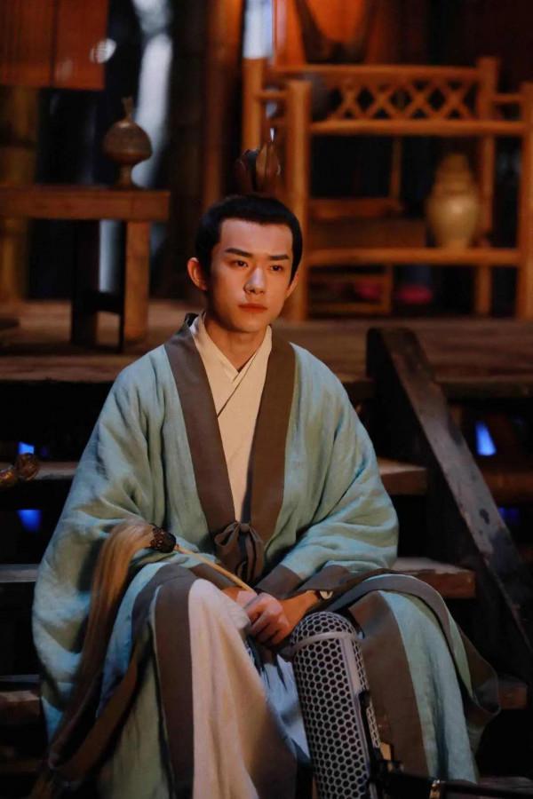 易烊千璽竟然參演了《鐵梨花》，不要說我是最後一個知道的