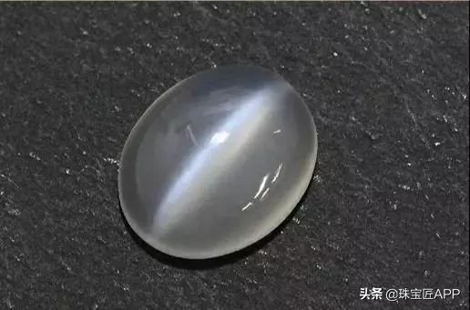 同樣有“貓眼”,為什麼價值天差地別?貓眼效應寶石大盤點 同樣有“貓眼”,為什麼價值天差地別?貓眼效應寶石大盤點