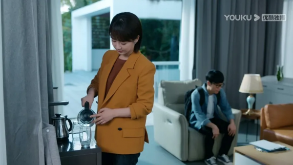 楊紫井柏然新家曝光！在陽光房裡聊工作，在沙發上談戀愛，太甜了