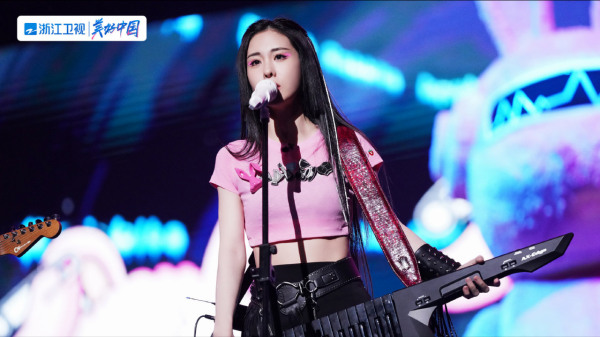 《閃光的樂隊》名場面：好聲音冠亞季殿軍同組比賽，王靖雯被優待