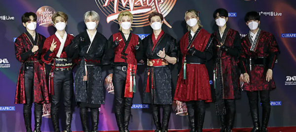 年末舞臺扯下韓娛遮羞布，顏值低、實力差還抄襲，韓國愛豆不行了