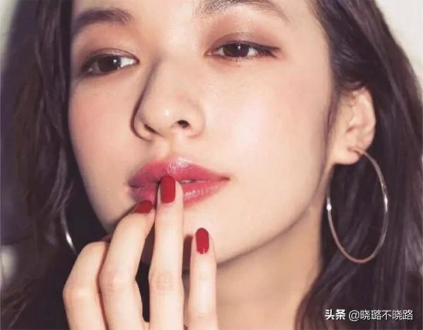 女生不管年紀多大,儘量化淡妝,教你這3個步驟,簡單易學又精緻 女生不管年紀多大,儘量化淡妝,教你這3個步驟,簡單易學又精緻