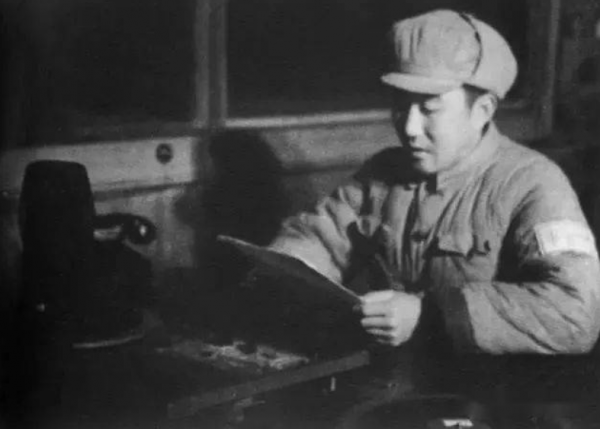 1948年毛主席遭精準轟炸,隨後司務長身首異處,一封電報揪出真兇 1948年毛主席遭精準轟炸,隨後司務長身首異處,一封電報揪出真兇