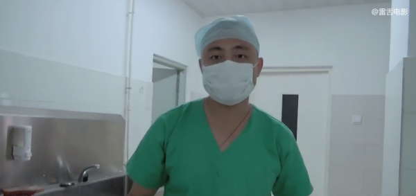 非洲難民打群架,中國維和部隊趕到,兩招把他們制服!紀錄片 非洲難民打群架,中國維和部隊趕到,兩招把他們制服!紀錄片