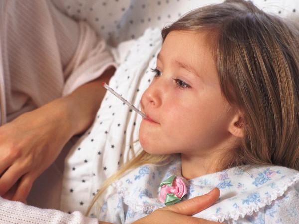 “白血病”專挑孩子下手，家長注意：孩子有5個異常，需及時排查