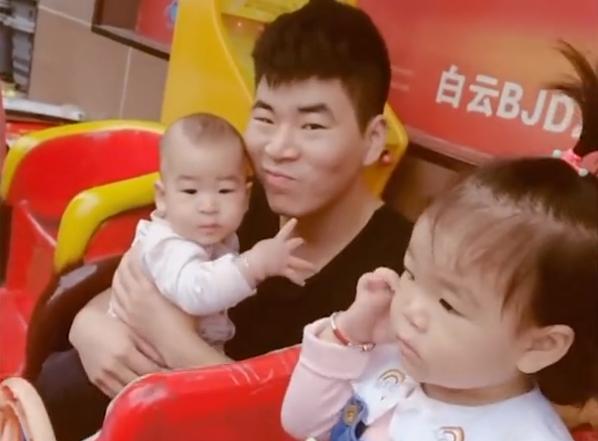 廣東一寶媽吐槽一家四口3個人共用一張臉！網友：你也不是無辜的