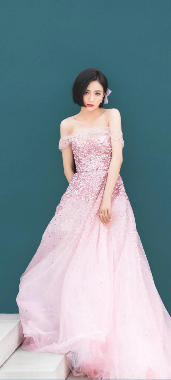 佟麗婭桌布｜玉顏豔春紅