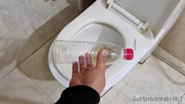 馬桶堵了?只需用一個塑膠瓶,幾下就能快速疏通,不用花錢太棒了 馬桶堵了?只需用一個塑膠瓶,幾下就能快速疏通,不用花錢太棒了