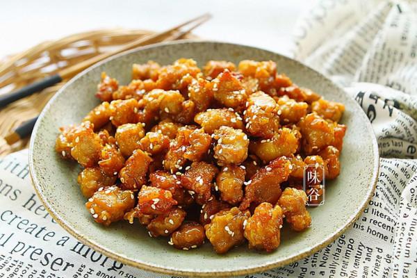 天冷多給家人做這道下飯菜，不燉不炒，外酥裡嫩，裹上料汁真香