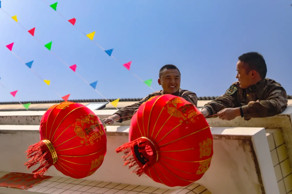 瞧，兵哥兵姐玩轉虎年春節！