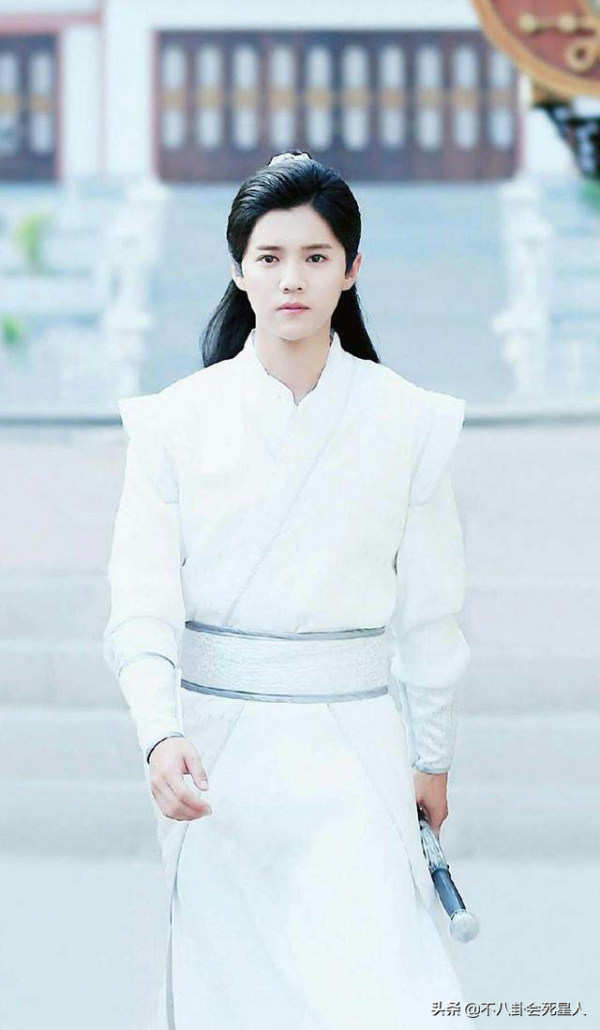 男星古裝站姿對比,誰儀態差誰尷尬,看到愛豆我笑了 男星古裝站姿對比,誰儀態差誰尷尬,看到愛豆我笑了