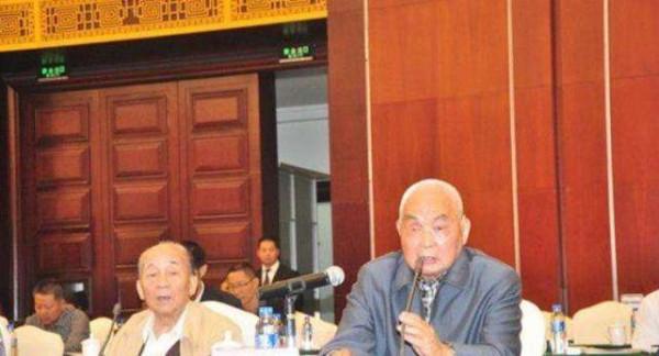 他曾是鄧小平的手下，建國後曾任貴州副省長，政績斐然，今年101