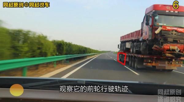 小白車斜道匯入並連續變道,兩輛車被逼讓行,這個風險在哪裡? 小白車斜道匯入並連續變道,兩輛車被逼讓行,這個風險在哪裡?