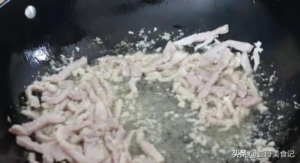 芹菜肉絲,到底先炒芹菜還是先炒肉,30年老廚教你正確做法,真香 芹菜肉絲,到底先炒芹菜還是先炒肉,30年老廚教你正確做法,真香