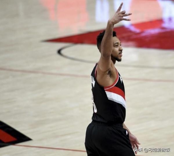 恭喜,利拉德!開拓者4換1交易報價出爐,23+3後衛或與西蒙斯互換 恭喜,利拉德!開拓者4換1交易報價出爐,23+3後衛或與西蒙斯互換