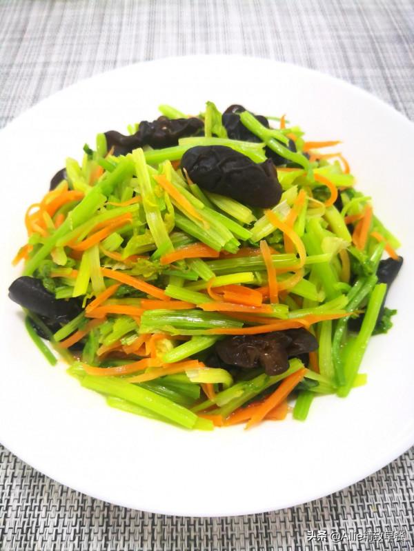 過了臘八就是年，一碗臘八粥搭配拌雞腿、蔬果，溫暖又營養，贊