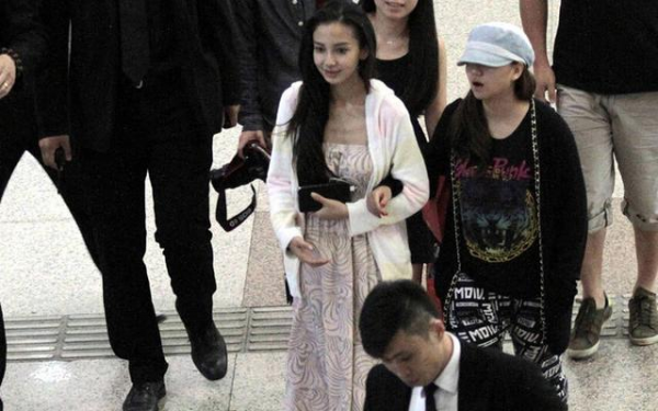 生活廢物、兩幅面孔,明星助理的遭遇,最能看清娛樂圈 生活廢物、兩幅面孔,明星助理的遭遇,最能看清娛樂圈