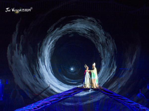 親身“經歷”西安事變 唐皇與楊妃為你起舞 這座昔日皇城絕不能錯過 親身“經歷”西安事變 唐皇與楊妃為你起舞 這座昔日皇城絕不能錯過