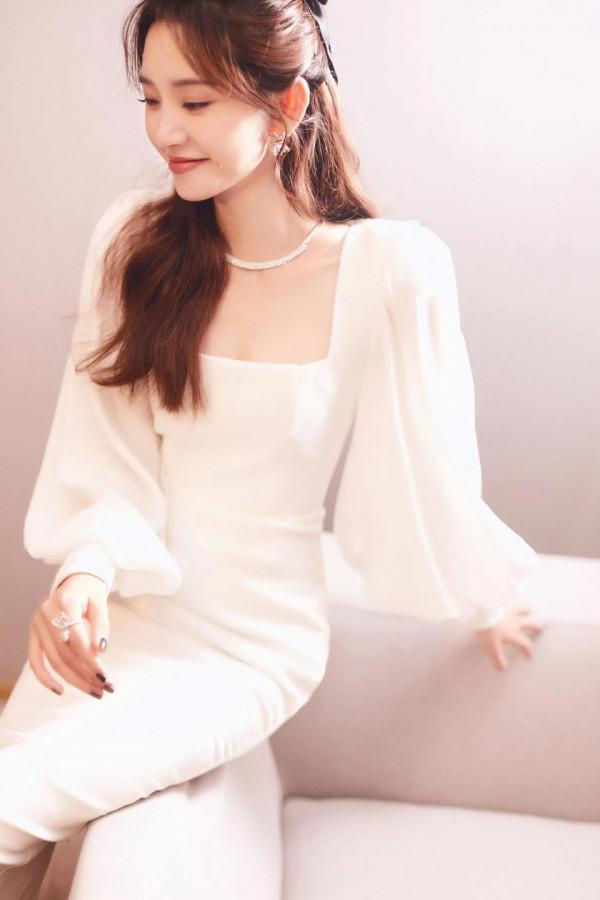 唐藝昕奶白色長裙