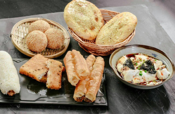 為何不建議早餐吃大米粥？提醒：不僅大米粥，以下2物也要少吃