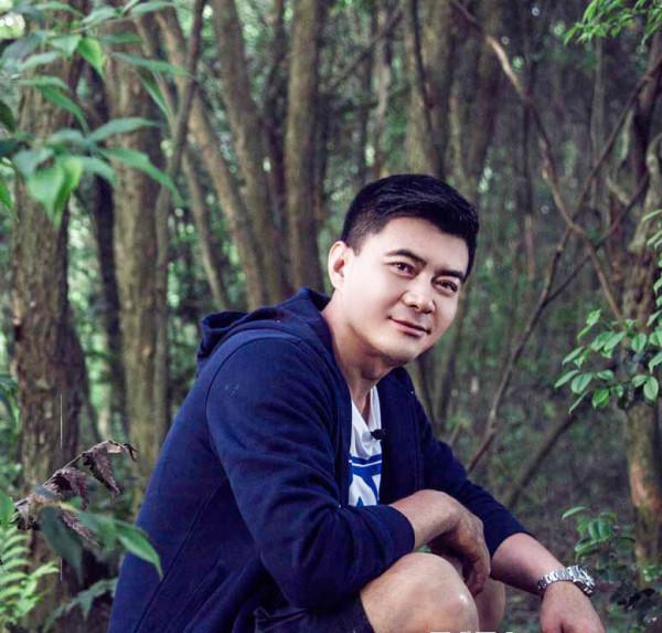 著名演員唐靜：與王新軍離異後，她與兒子的生活狀況怎樣？