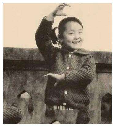 央視主持人孫小梅：曾經被萬人追捧，事業巔峰卻隱退幕後