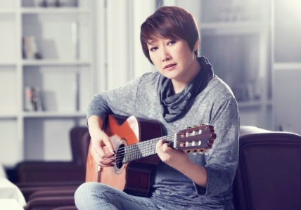 成方圓:一婚嫁恩師後閃離,二婚嫁大12歲王剛,61歲孑然一身怪誰呢 成方圓:一婚嫁恩師後閃離,二婚嫁大12歲王剛,61歲孑然一身怪誰呢