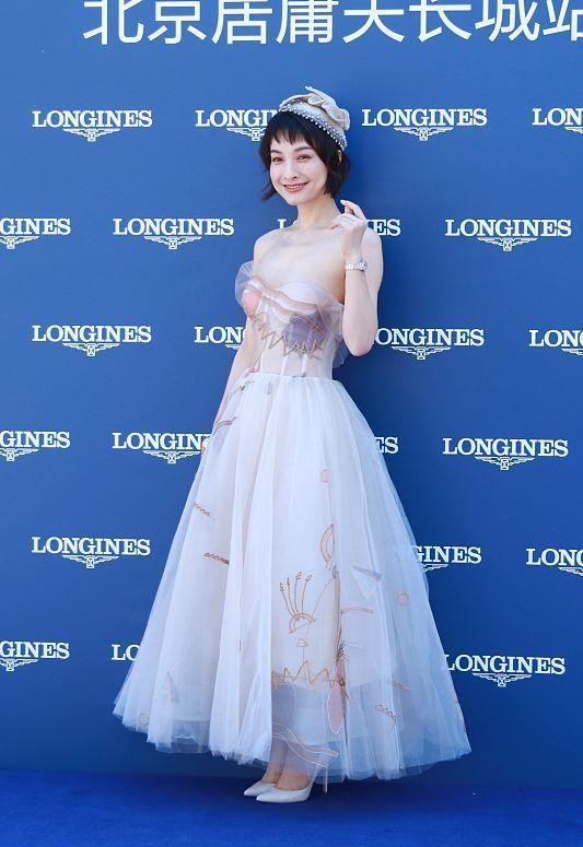 吳昕變瘦之後體態更好了,奔四的人了還跟少女似的,生圖也很嫩 吳昕變瘦之後體態更好了,奔四的人了還跟少女似的,生圖也很嫩