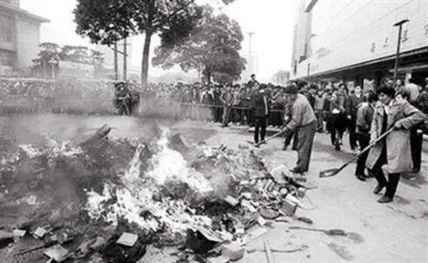 浙江省長打噴嚏繃斷皮帶,朱鎔基大笑:你這個是報應 浙江省長打噴嚏繃斷皮帶,朱鎔基大笑:你這個是報應