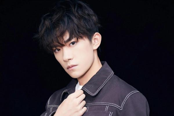 有喜歡易烊千璽的嗎？小小的少年已經成年長大了呢