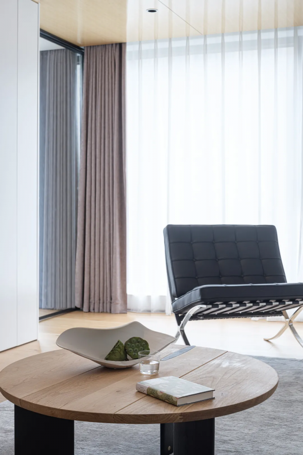 140㎡現代簡約風格新房裝修，臥室衣帽間愛了