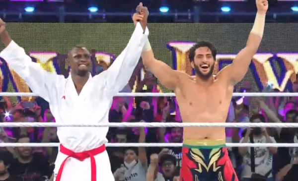 WWE寶冠大賽:大驚喜!奧運銀牌得主現身,阿里遭一腳踢翻? WWE寶冠大賽:大驚喜!奧運銀牌得主現身,阿里遭一腳踢翻?