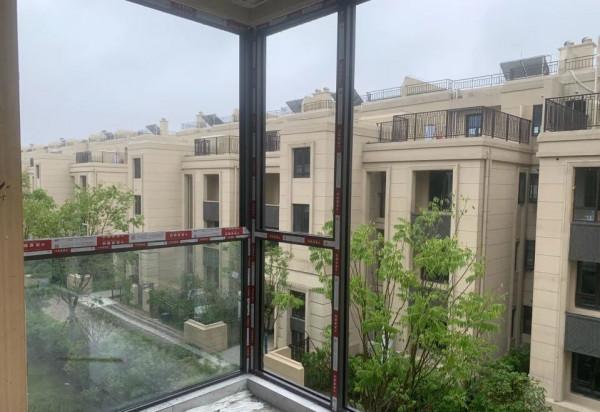 住市區好還是住郊區好？