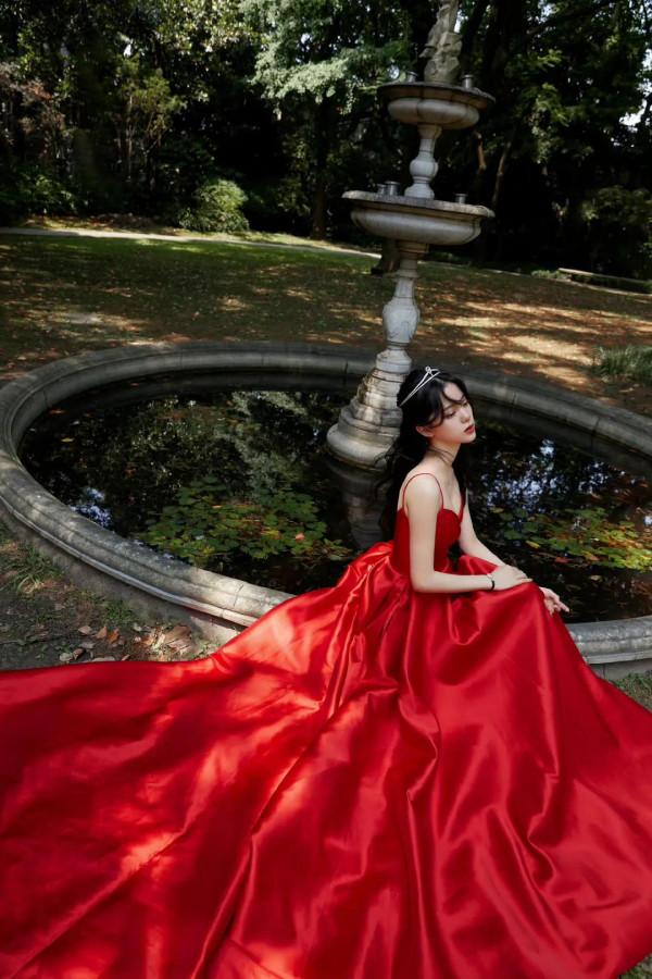 歐陽娜娜 紅裙扮相很可