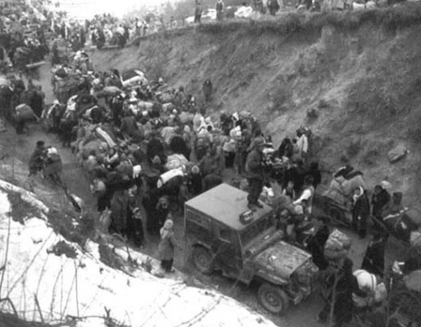 抗美援朝：猖狂的美軍炸死我國村民，志願軍怒而反擊，斃敵5000人