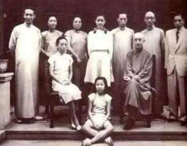 洪晃談母親章含之的婚姻:離婚是明智的決定,他們倆不合適 洪晃談母親章含之的婚姻:離婚是明智的決定,他們倆不合適