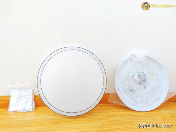 三擋色溫調節，外觀小巧輕薄：Yeelight LED吸頂燈A2101C400 體驗