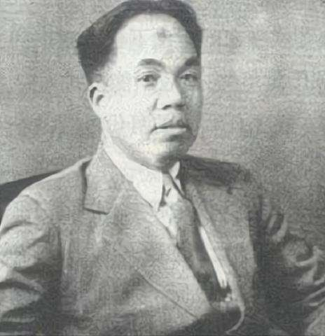 他是毛主席的堂弟毛澤青，為了投身革命隱姓埋名，妻子是環衛工人