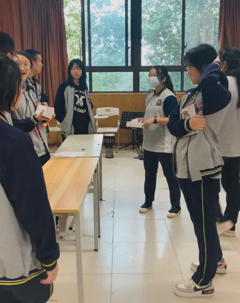 中英燈謎、九大遊戲、牛人獎券…成外中加師生DIY歡度中秋佳節