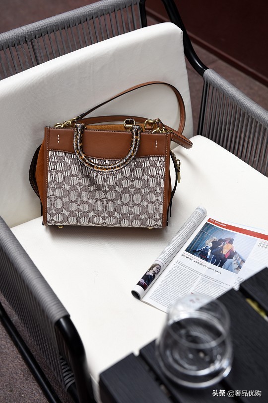 Coach Rogue手袋迴歸：城市漫遊指南，從一隻合適的包包開始