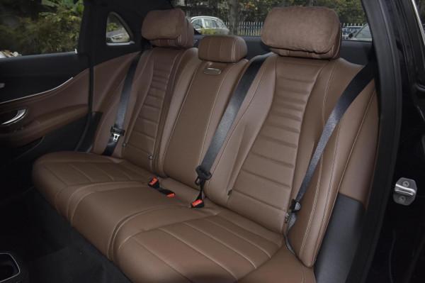 賓士E級PHEV，軸距3079mm，搭載2.0T+9AT，內飾討喜，造型帥氣