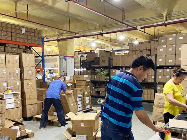 GS210Y中小貨物資料採集快手臺，年節省人工28&period;8萬元