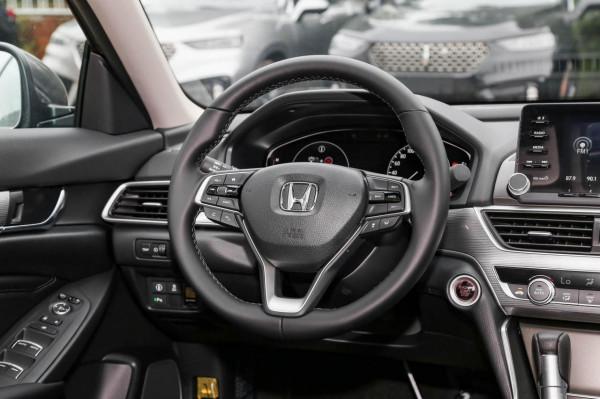 小老闆開20萬的雅閣就行，後排空間大，省油動力足，還保值