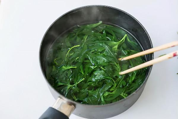 退役軍人100元過一年，水煮土豆當三餐：幫助67名專家領導的成長