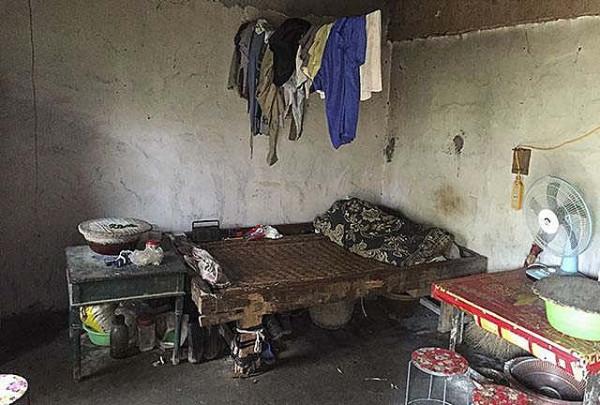 18歲農村娃考上北大，全村湊錢贈路費，百億身價後送每戶村民別墅